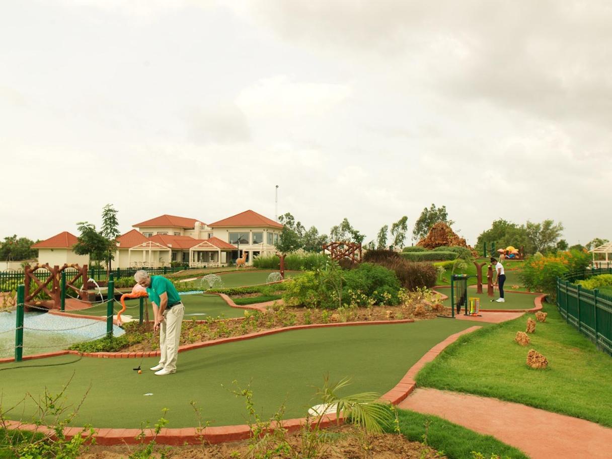 Neonz Resort & Club Anand Exterior photo