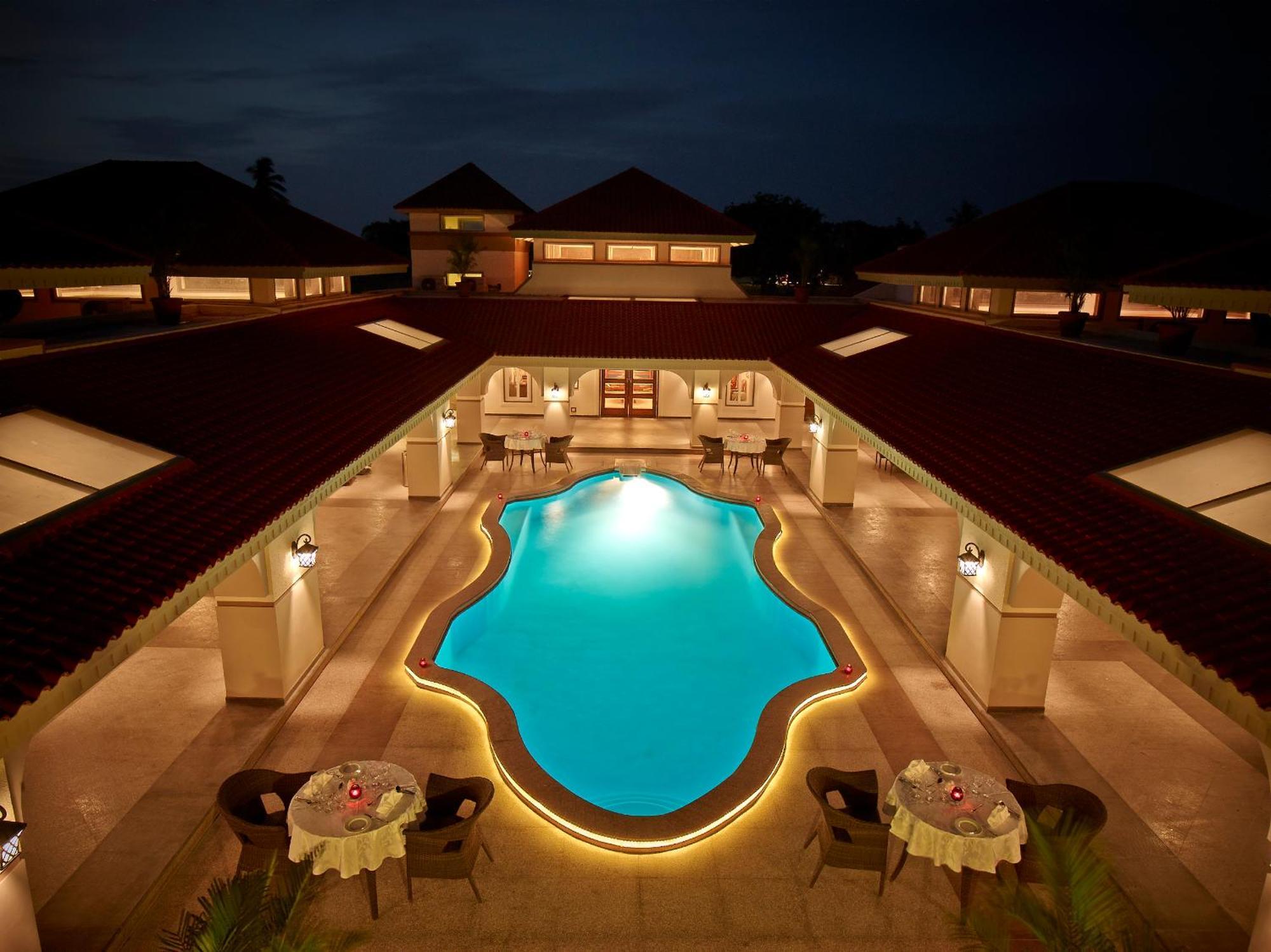 Neonz Resort & Club Anand Exterior photo