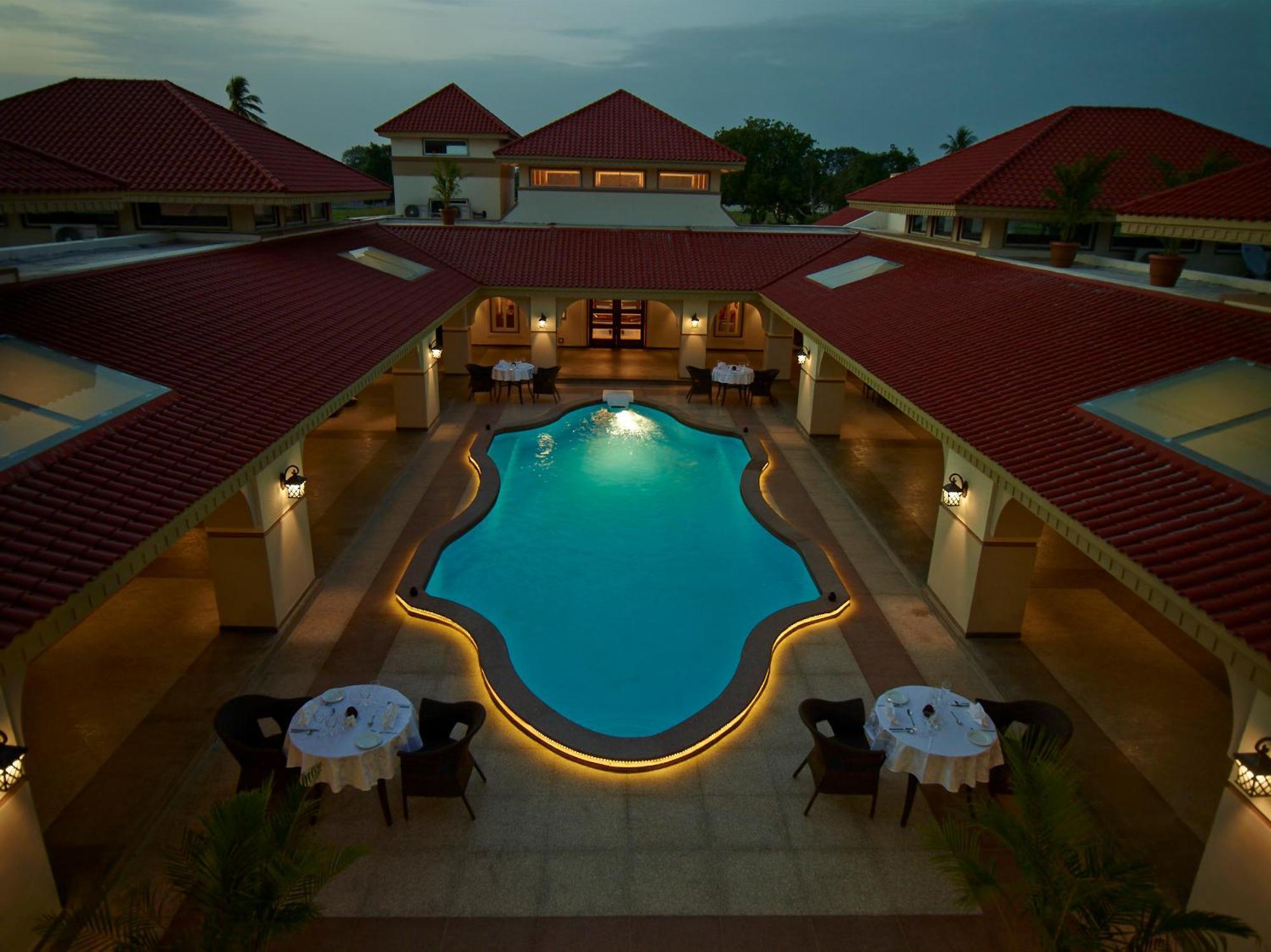 Neonz Resort & Club Anand Exterior photo